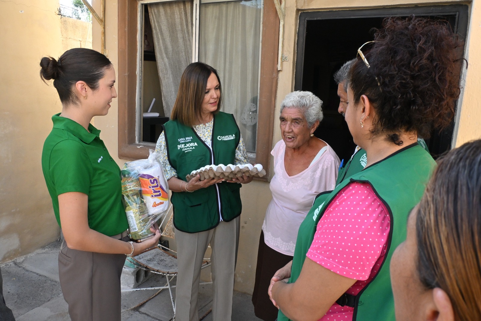 Sari Pérez y DIF Frontera acercan apoyos a las familias
