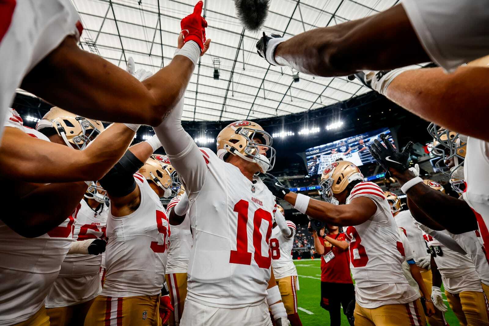 49ers cierran pretemporada con triunfo ante Raiders
