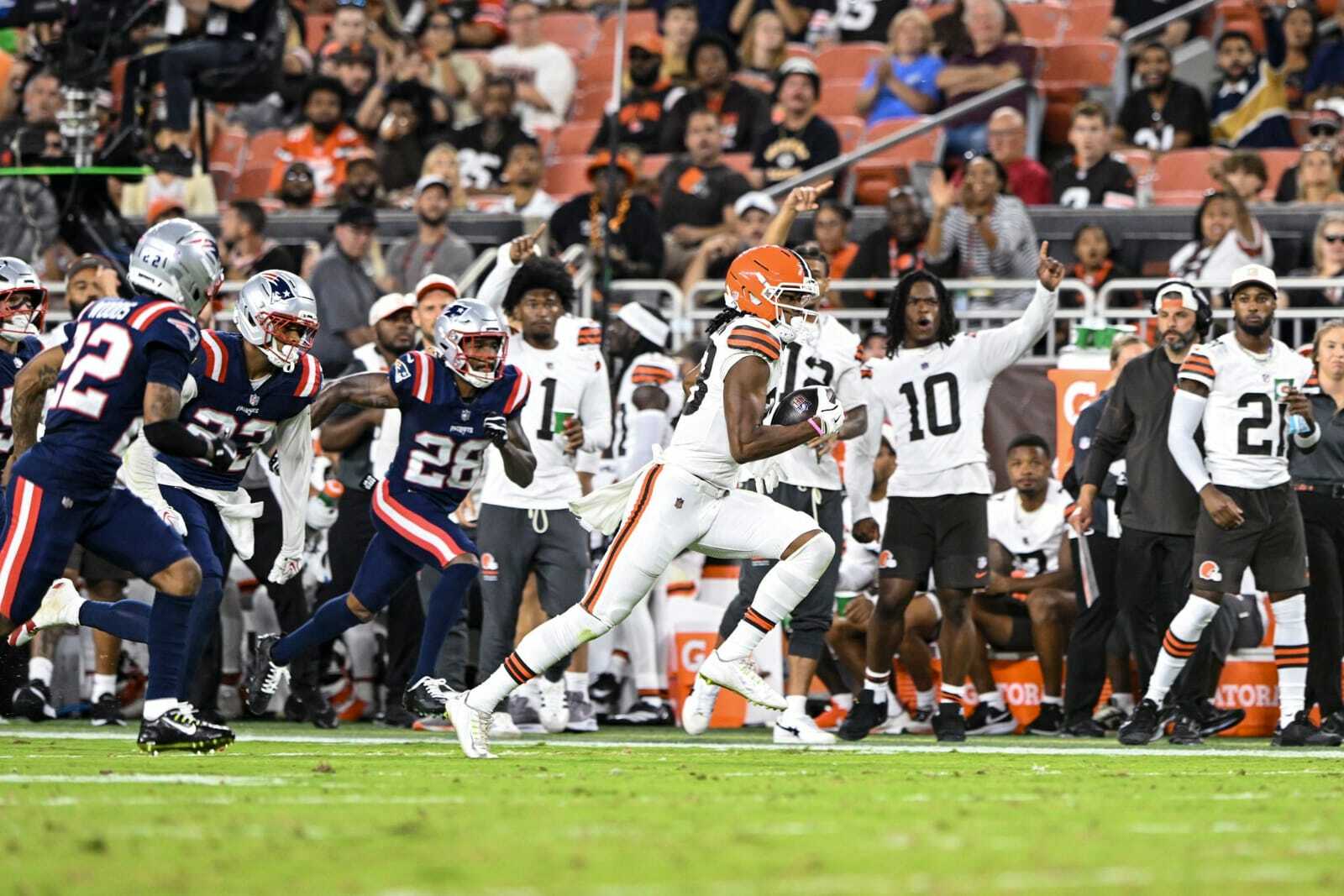 Browns aplastan a Patriots en pretemporada de NFL
