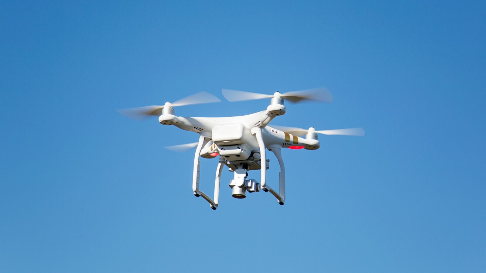 Ejército de EU usa láser contra tres drones en frontera con México