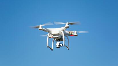 Ejército de EU usa láser contra tres drones en frontera con México