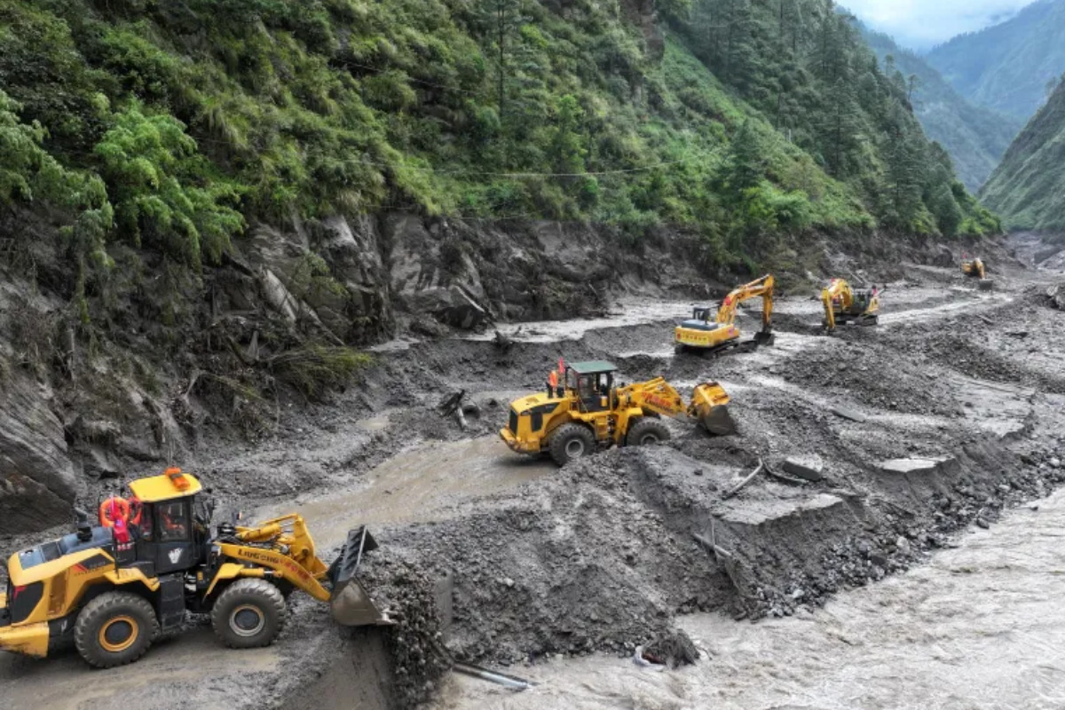 Nepal y China suspenden rescates por riesgo de nueva avalancha
