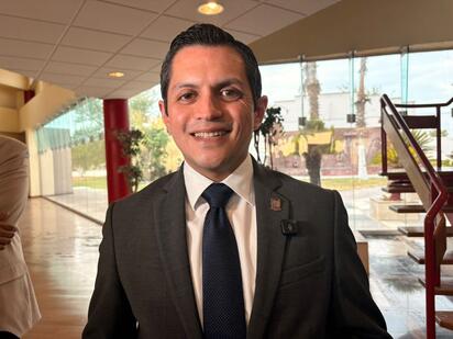 El docente confirmo su intención de contender por la Coordinación de la Unidad Norte de la UAdeC.  Isidro Tadeo Vargas Pérez, director de la Facultad