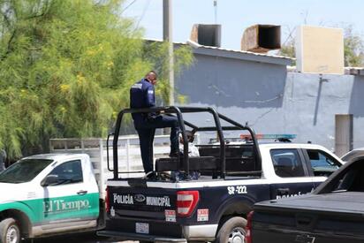 Ebrio causa molestias a vecinos y termina con arresto en Colinas de Santiago de Monclova