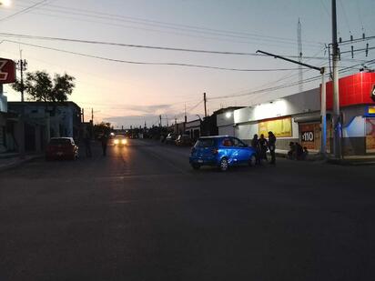 Fuerte choque en Frontera deja daños materiales y dos conductores con golpes