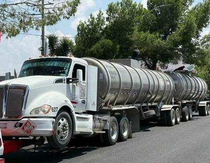 La unidad fue encontrada sin tripulantes y quedó bajo resguardo de la FGR.  Alrededor de 67 mil litros de combustible, cuya procedencia aún no ha sido