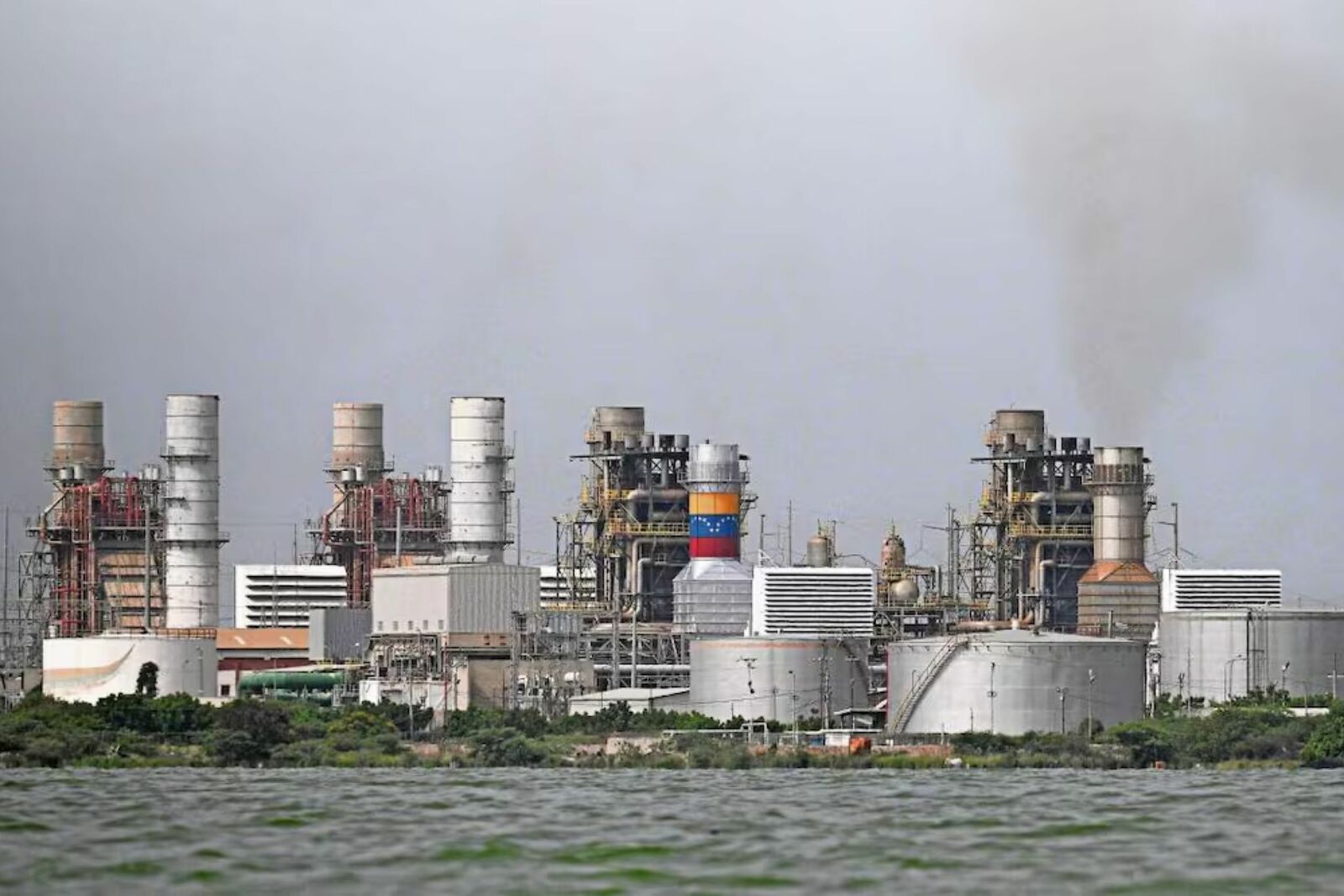 Trump anuncia acuerdo para impulsar explotación de petróleo venezolano