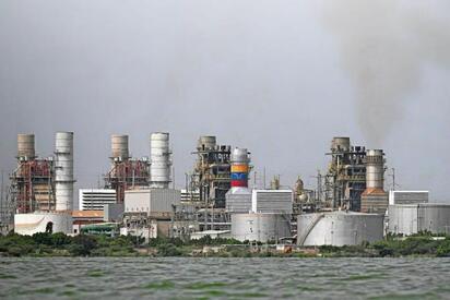 Trump anuncia acuerdo para impulsar explotación de petróleo venezolano