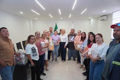 Múzquiz cumple con entrega de útiles escolares a trabajadores sindicalizados