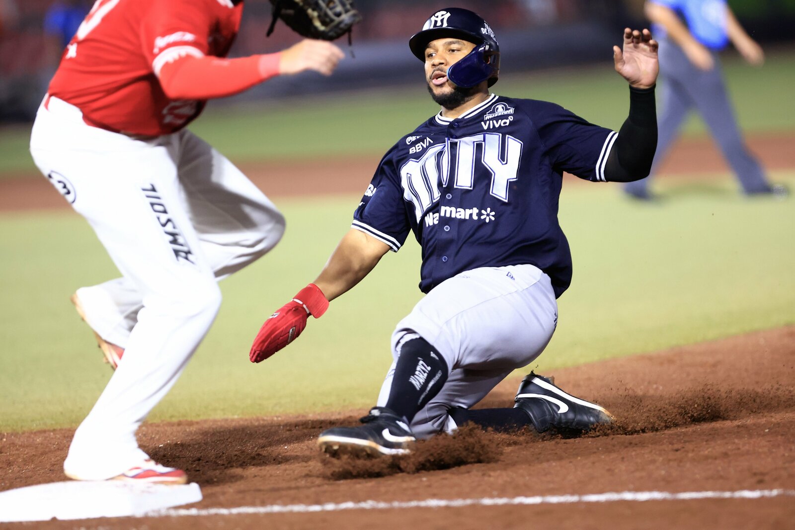 Toros pega primero en la final del Norte
