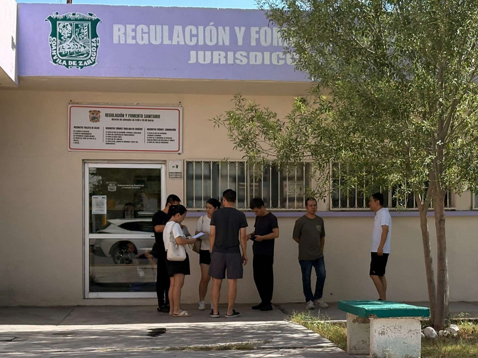 Comerciantes extranjeros buscan regularizar negocios de alimentos