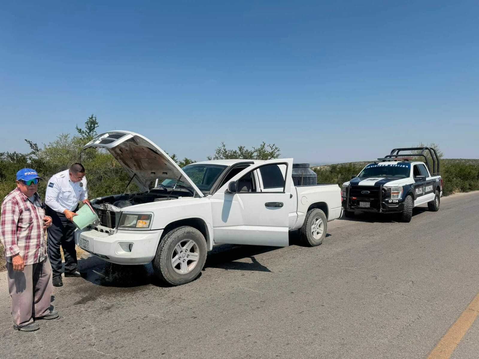 Ciudadana agradece a policía municipal por auxiliarla en el libramiento Oriente de Monclova 