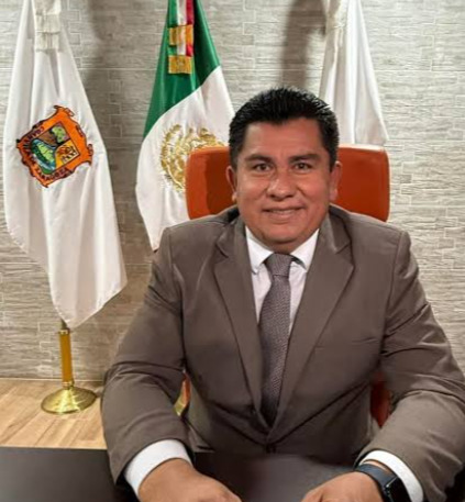 Amparos de Lorenzo Menera avanzan en juzgado federal; Contraloría deberá responder