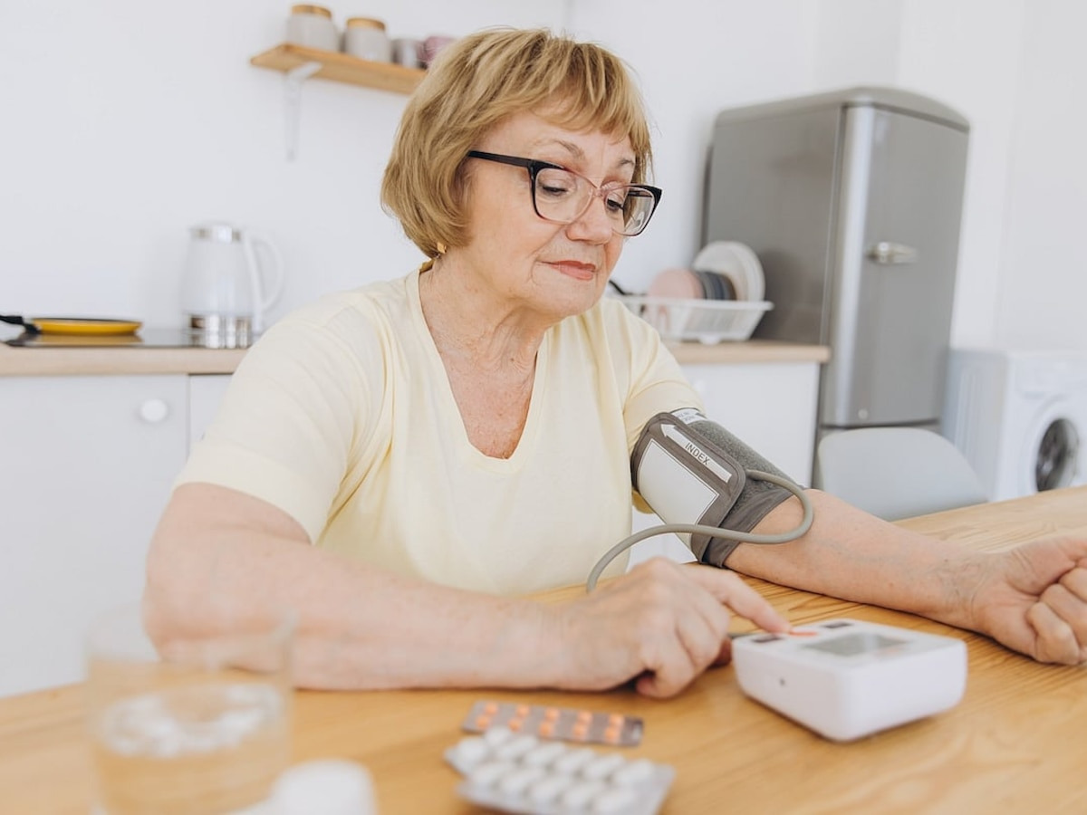 Tomar medicamentos para la presión reduce el riesgo cardíaco