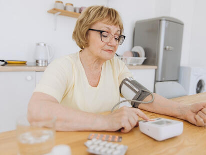 Tomar medicamentos para la presión reduce el riesgo cardíaco