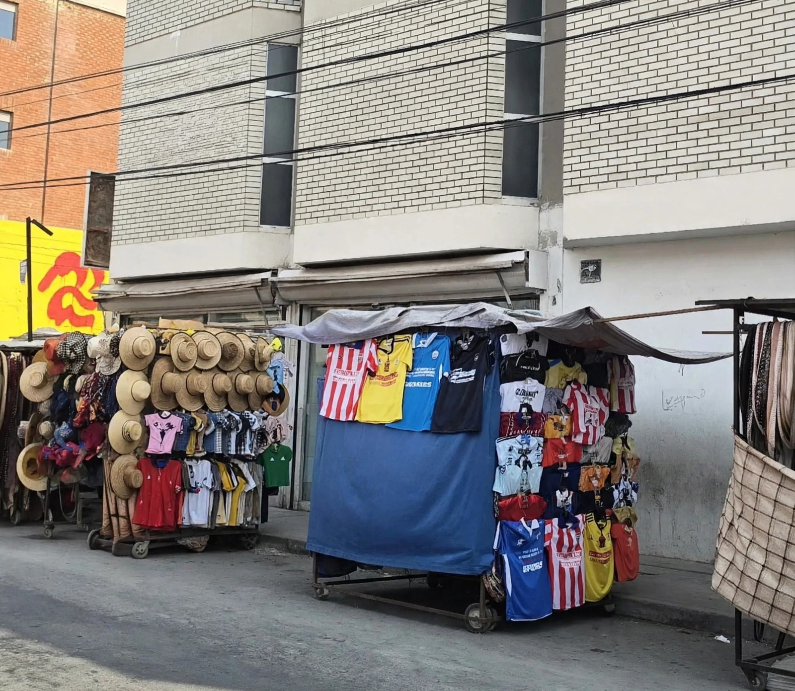 Cierran calle del Centro por fallas eléctricas