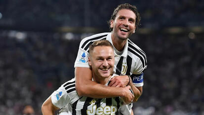 Juventus vence 2-0 al Parma y mantiene paso perfecto en la Serie A