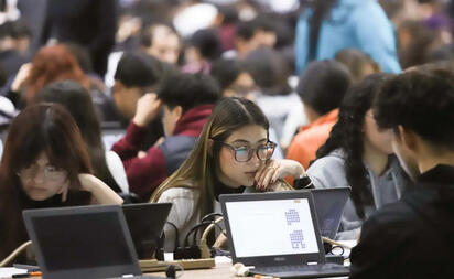Examen presencial de la UNAM revela caída de hasta 30 aciertos
