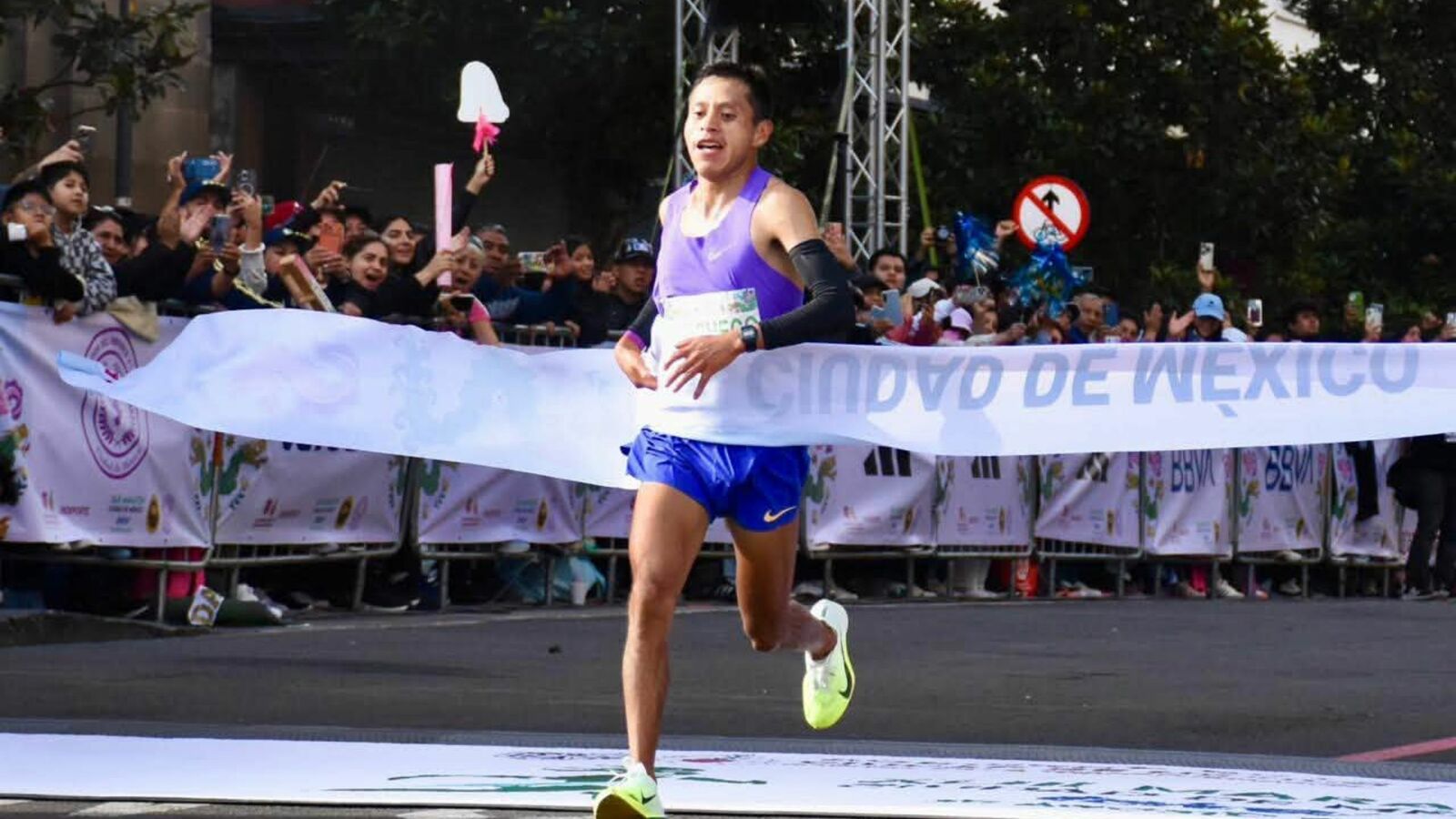 Peruano Cristhian Pacheco conquista Maratón de CDMX 2026