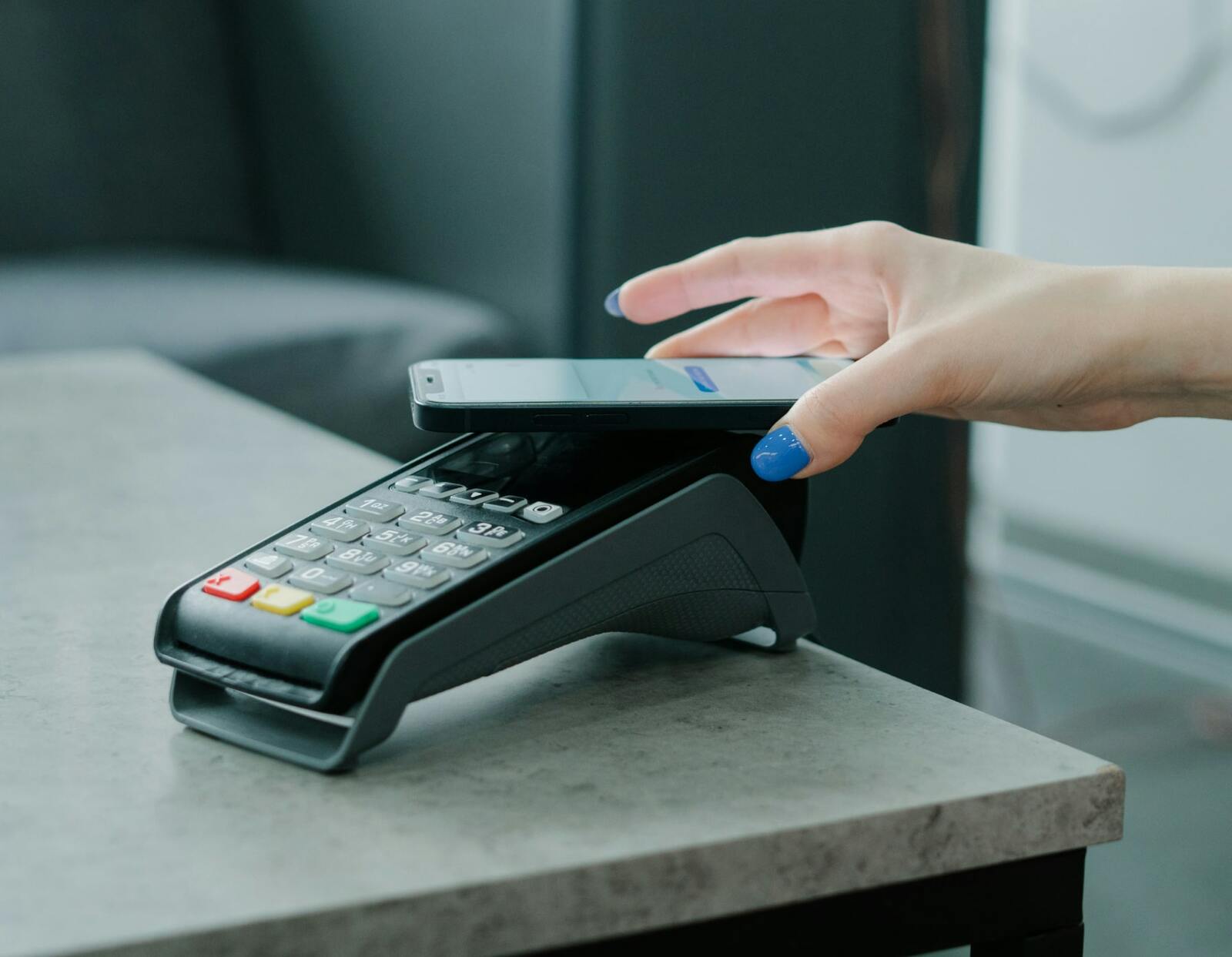 ¿Tarjetas sin contacto? El peligro de llevarlas en la bolsa sin protección