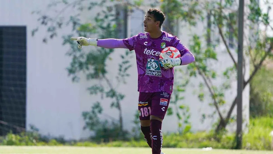 Irving Martínez, portero de León, relata cómo fue perseguido a balazos en su casa