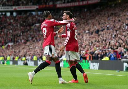 Manchester United remonta y golea 5-2 al Ipswich con hat-trick de Bruno Fernandes