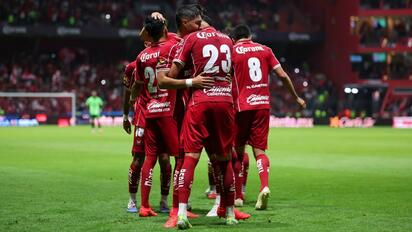 Toluca goleó 4-0 a FC Juárez en el Estadio Nemesio Diez con goles de Helinho, autogol de Murillo, Oswaldo Virgen y Federico Viñas, escalando a la segunda