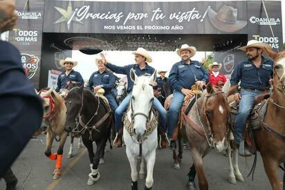 El gobernador encabezó la tradicional Cabalgata de Ramos Arizpe, con motivo del 'Ramos Fest'.  El gobernador Manolo Jiménez Salinas encabezó la tradicional