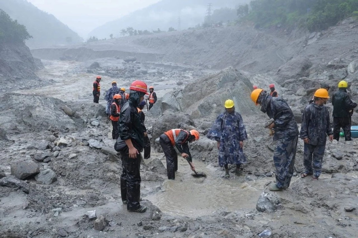 Aumenta a 939 la cifra de muertos por las inundaciones en Nepal