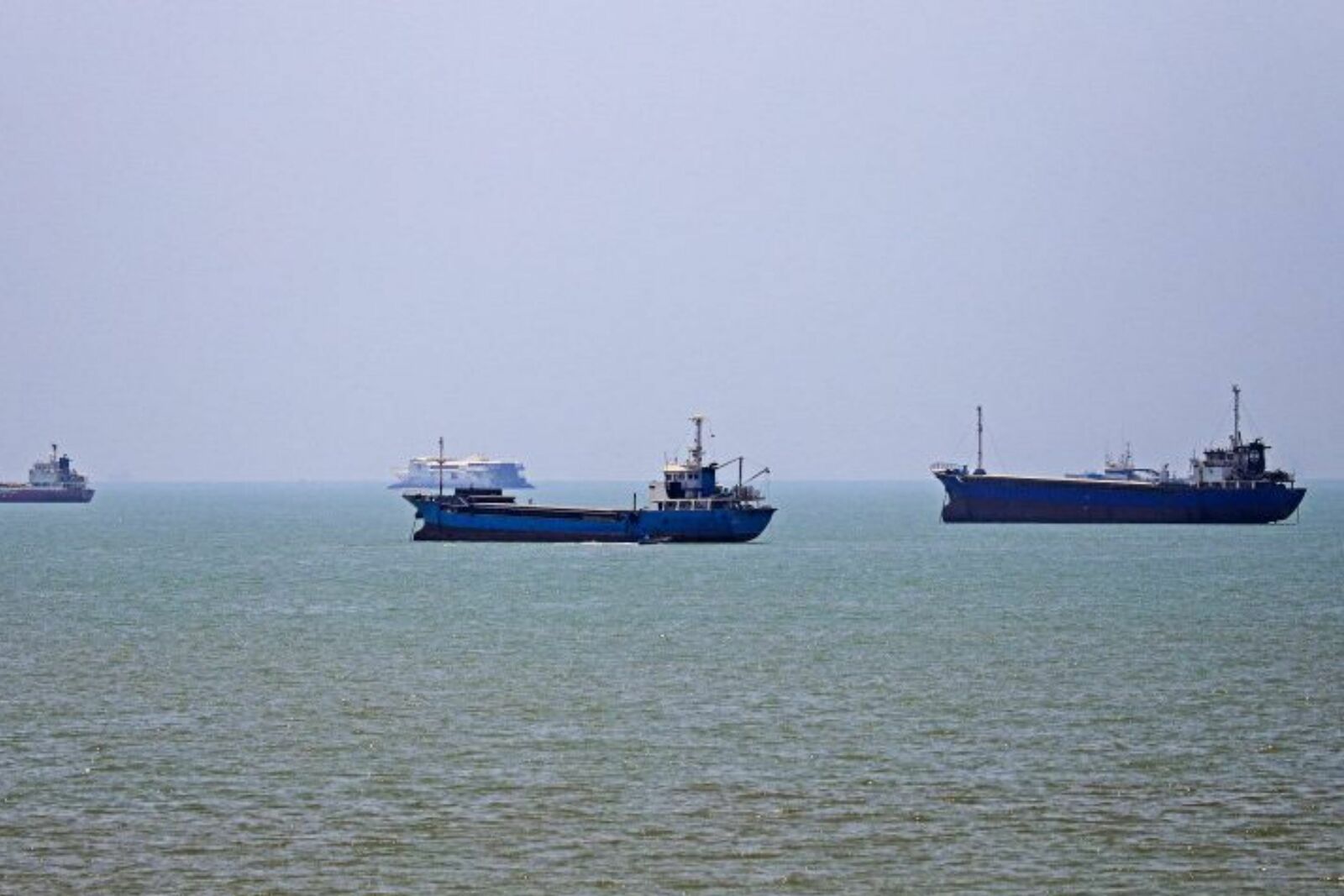 EU niega que barcos hayan chocado con minas en el estrecho de Ormuz