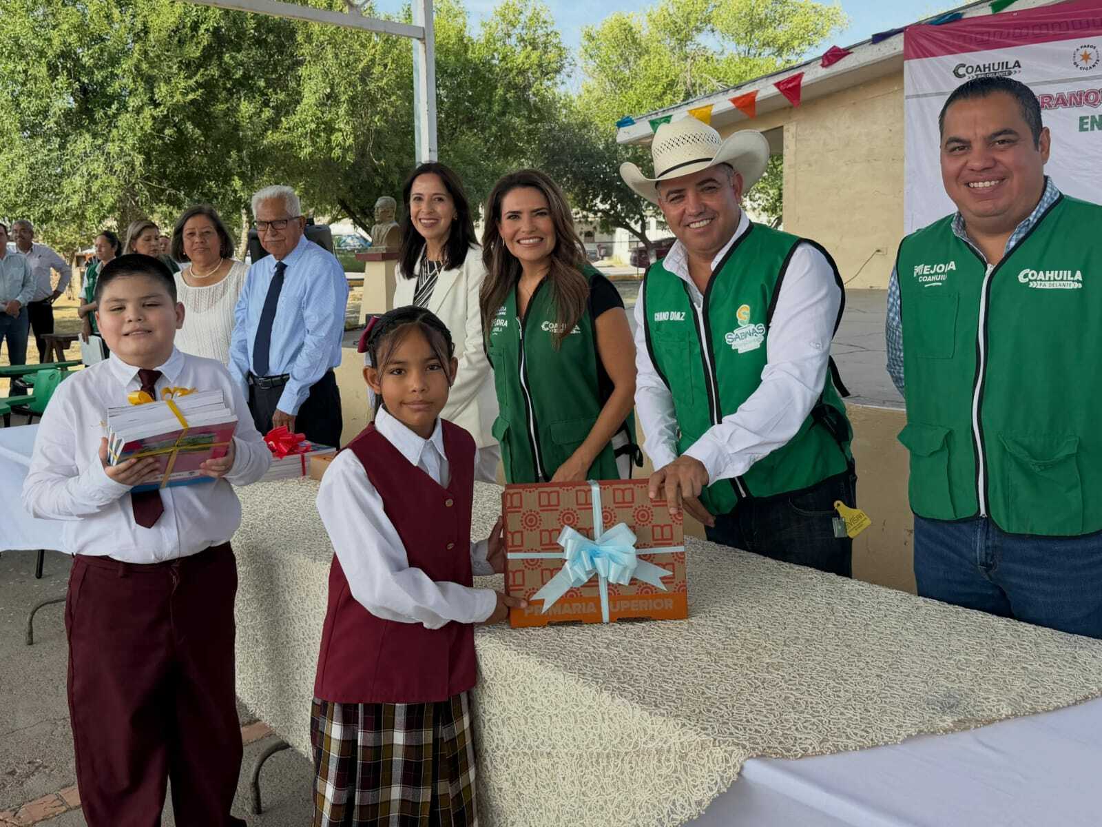 Inicia ciclo escolar 2026-2027 con entrega de útiles en Sabinas