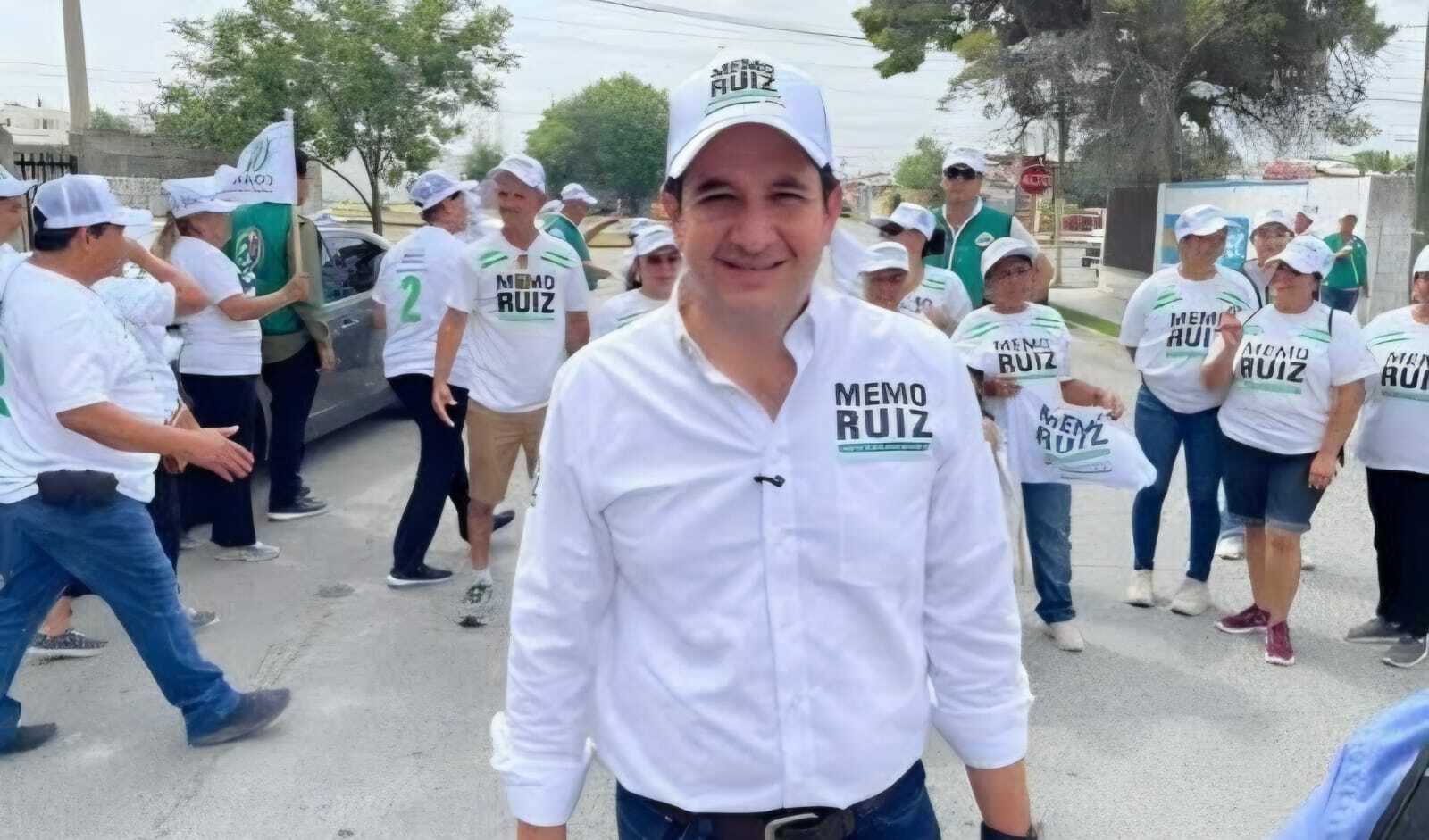 Memo Ruiz destina más de 100 mil pesos de su sueldo a becas para estudiantes