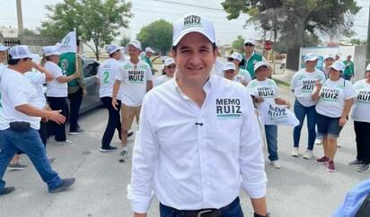 Memo Ruiz destina más de 100 mil pesos de su sueldo a becas para estudiantes