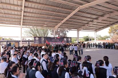     Más alumnos, más espacio: Juvenal Boone incorpora aula móvil 