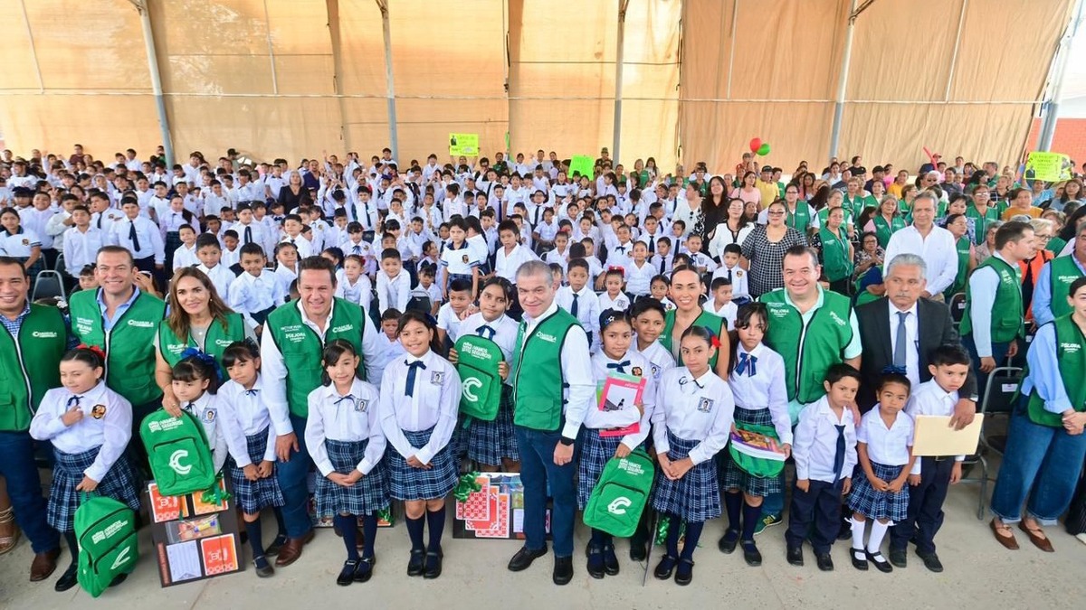 Arranca en Torreón el ciclo escolar 2026-2027 con entrega de útiles escolares y mochilas