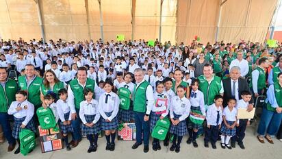 Arranca en Torreón el ciclo escolar 2026-2027 con entrega de útiles escolares y mochilas