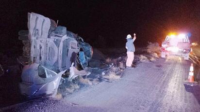 Camión carbonero vuelca y deja joven conductor lesionado en carretera Allende-Nueva Rosita