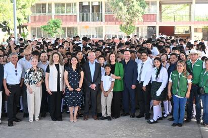 Sari Pérez da la bienvenida al nuevo ciclo escolar 2026-2027 en Frontera