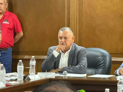 El alcalde Carlos Fernando Villarreal Pérez presentó al Cabildo la propuesta para designar al licenciado Ciro Joel de los Ángeles Palomo como nuevo secretario