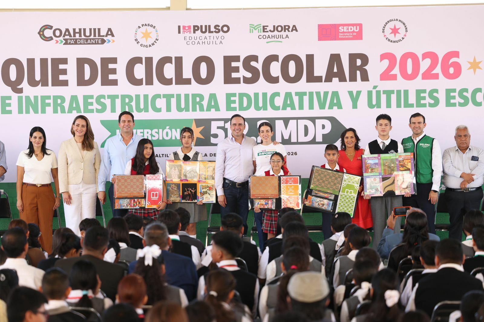 Arranca manolo programa de útiles escolares gratis para 500 mil alumnos