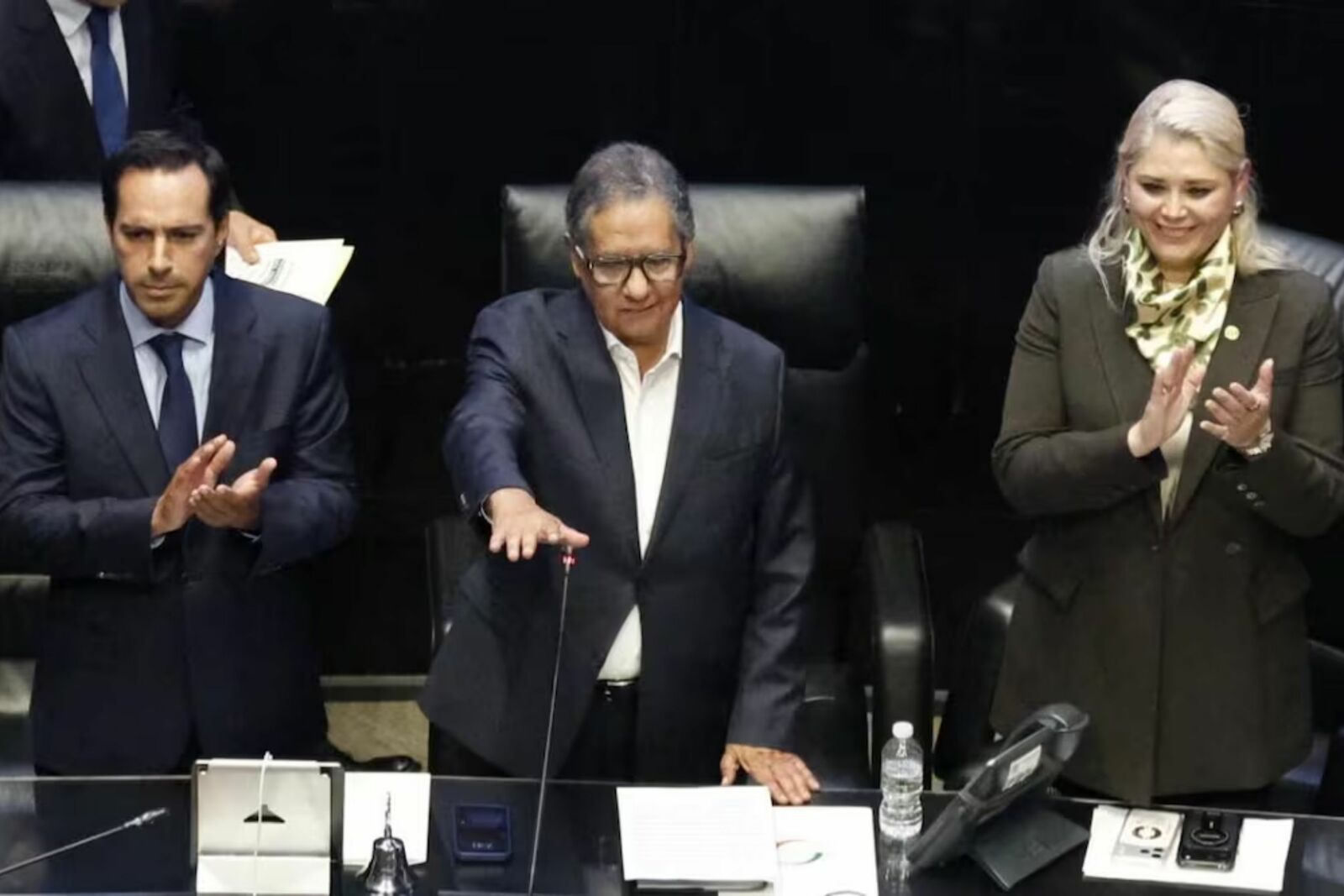 Higinio Martínez asume la presidencia del Senado con 116 votos