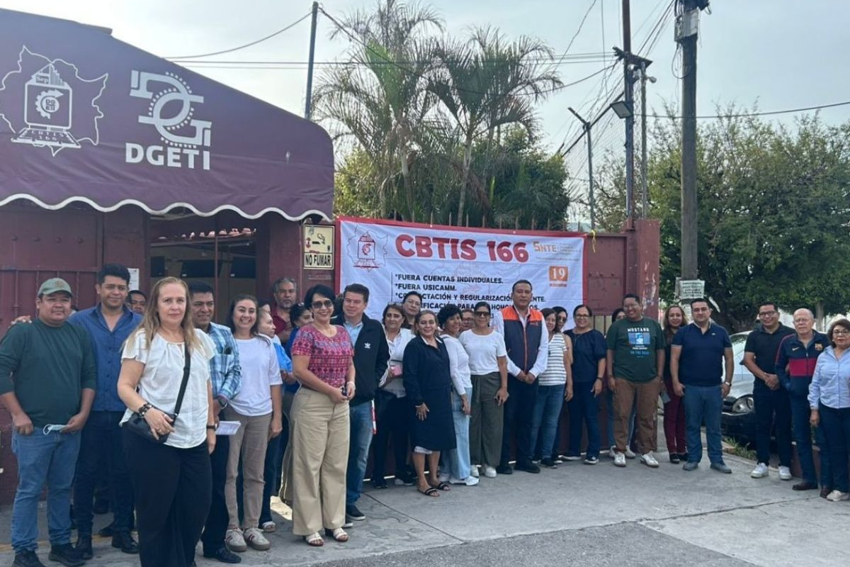 Maestros de Morelos paran labores y clases por adeudos  