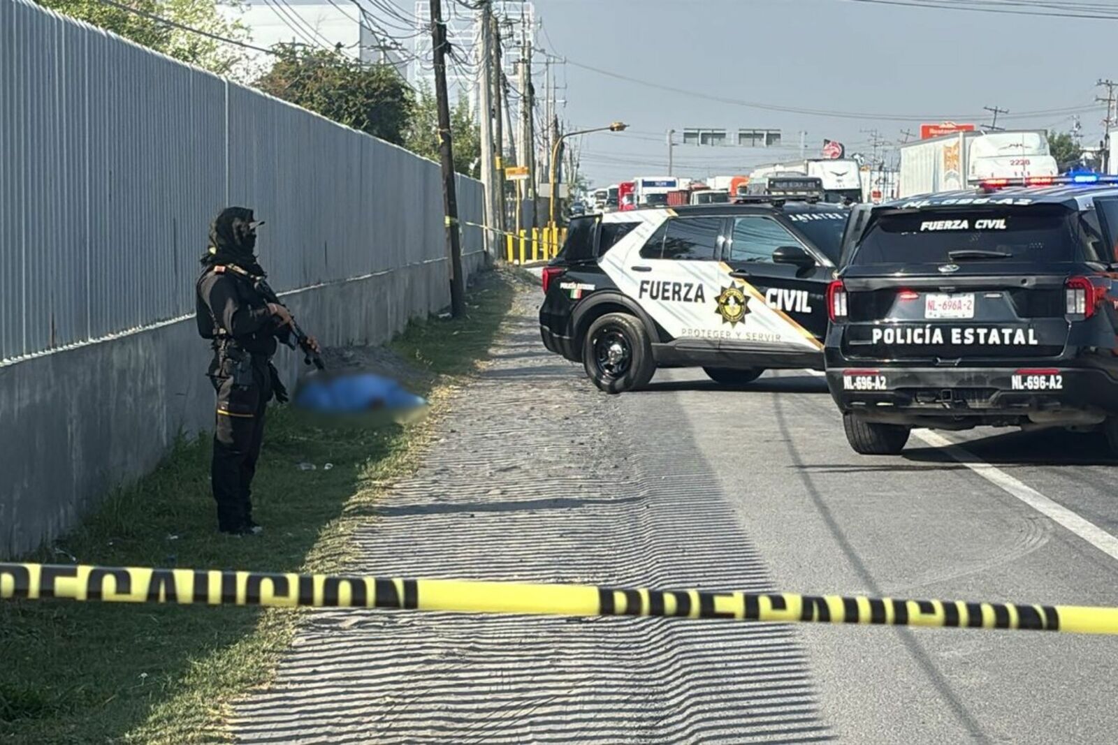 Localizan cadáver de un hombre sobre carretera de Nuevo León