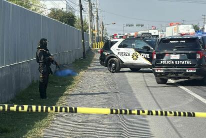 Localizan cadáver de un hombre sobre carretera de Nuevo León