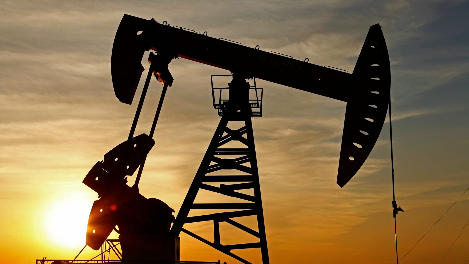 WTI alcanza 90.22 dólares por barril ante escalada en Medio Oriente