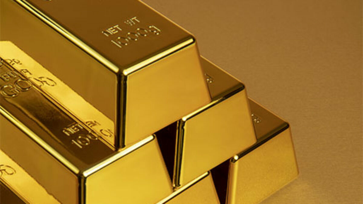Precio del oro retrocede y toca mínimo de 4,374 dólares