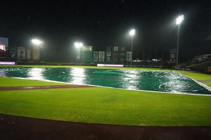    El Juego 3 de la Serie de Campeonato de la Zona Sur entre Olmecas de Tabasco y Pericos de Puebla fue pospuesto por lluvia y se reprogramó para este