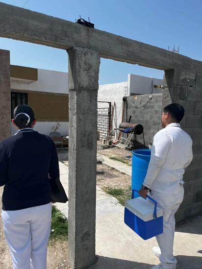 Acercan vacunación a familias de la colonia Villa Real