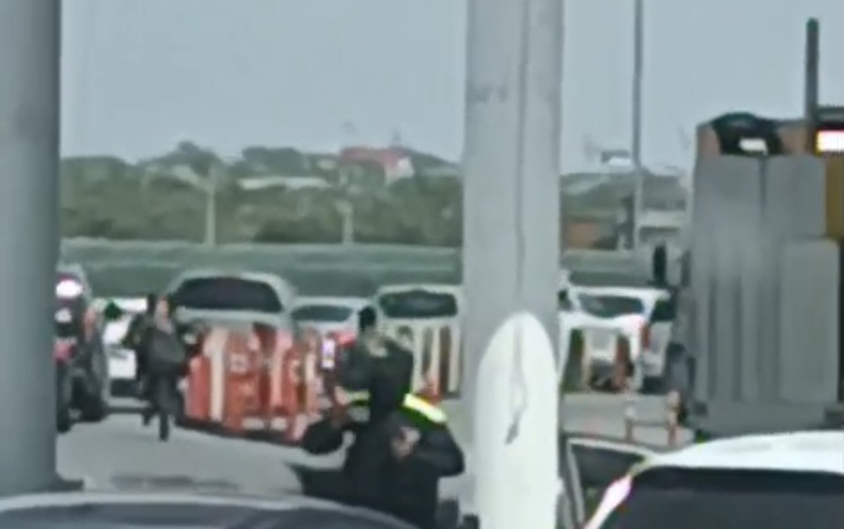 Persecución: La persecución generó expectación entre personas que se encontraban en las inmediaciones del puente. Persecución: La persecución generó expectación entre personas que se encontraban en las inmediaciones del puente.