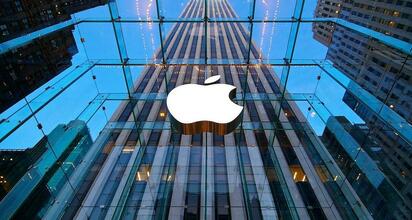 Apple desafía al sector tecnológico y gana fuerza en Wall Street